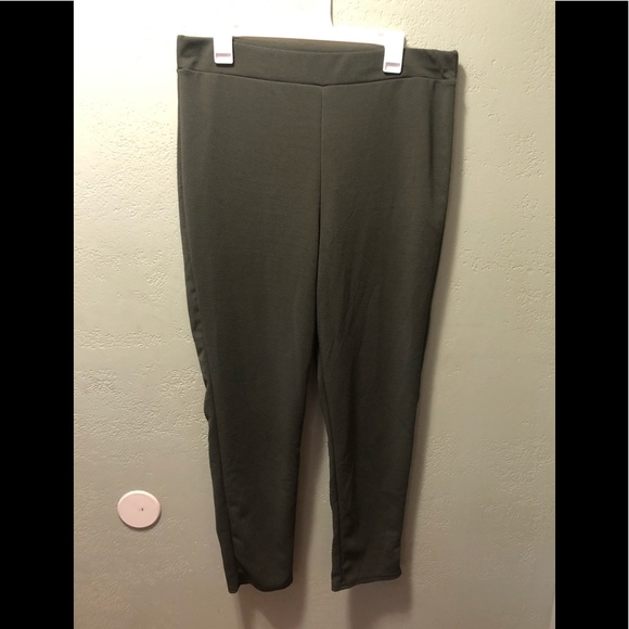 NWT Boohoo Size 14 Green off the shoulder top/pant - Picture 8 of 9